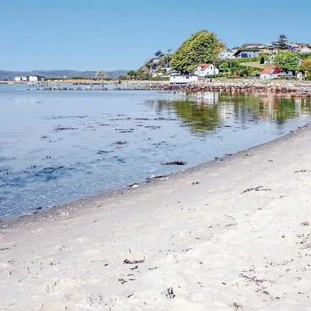 Three Bedroom Holiday In Ebeltoft