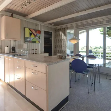 Three Bedroom Holiday In *