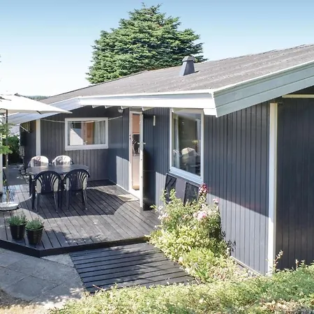 Three Bedroom Holiday In Vakantiehuis *