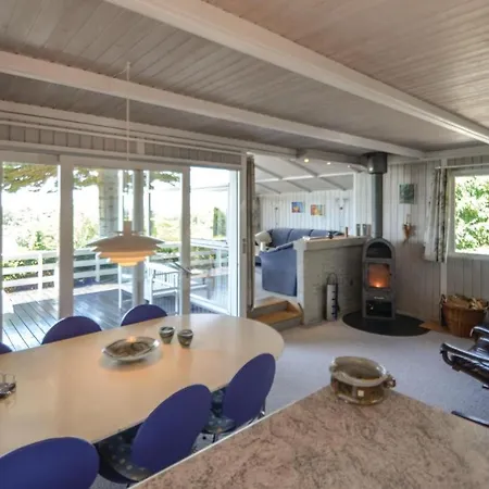 Three Bedroom Holiday In Ebeltoft